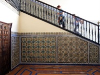 In Sevilla ist wohl auch durch diesen Palast die Kunst der Fliesengestaltung hoch entwickelt.
